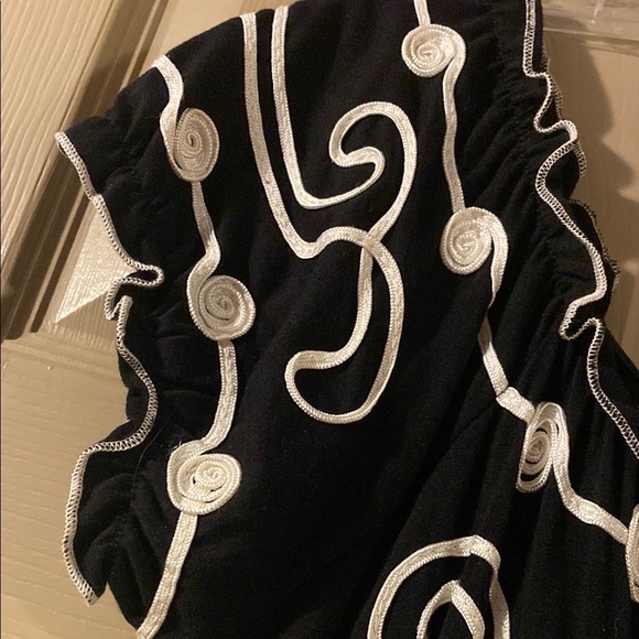 Lauren Michelle Black and White Women's Top - Picture 3 of 6